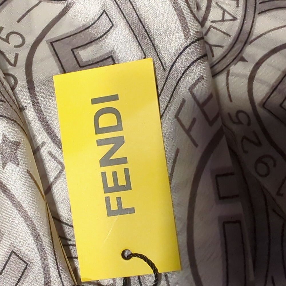 Authentic Fendi scarf - Picture 3 of 5